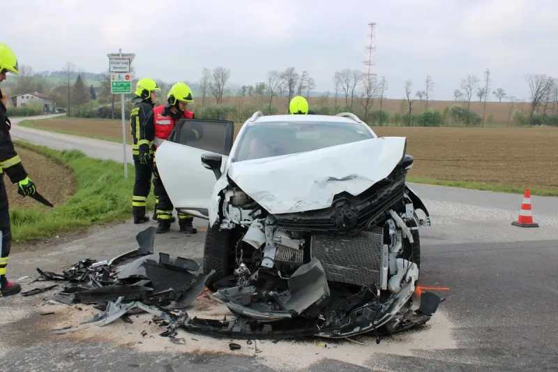 Bezirk Linz-Land – Unfall im Kreuzungsbereich