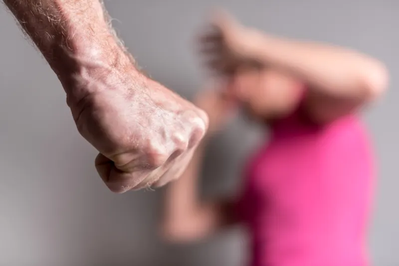 Düsseldorf – 49-jährige Frau bei Streit lebensgefährlich verletzt