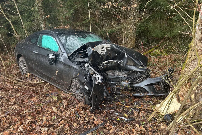 Niederwil AG – Lenker bei Unfall schwer verletzt