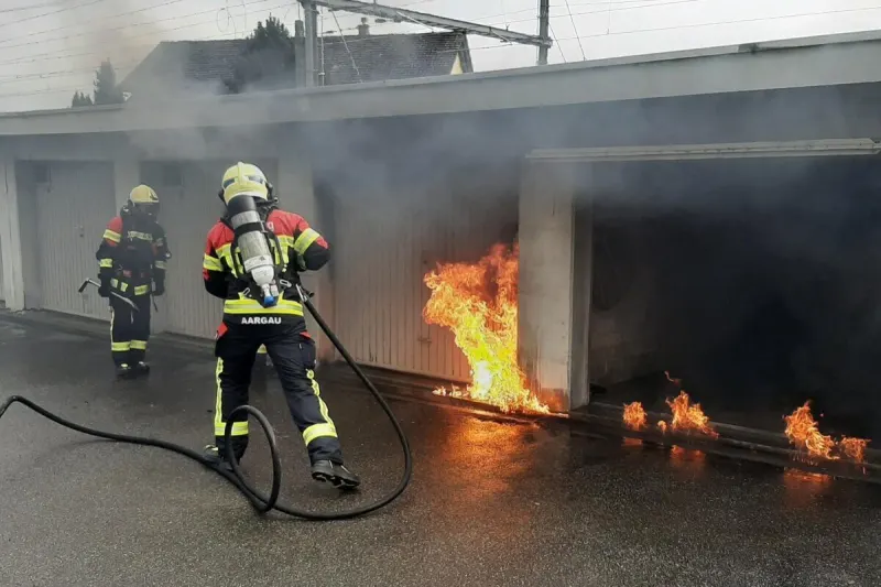 Aarburg AG – Auto brennt in Garagenbox