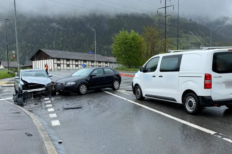 Schattdorf UR -  Auto übersehen und Unfall verursacht