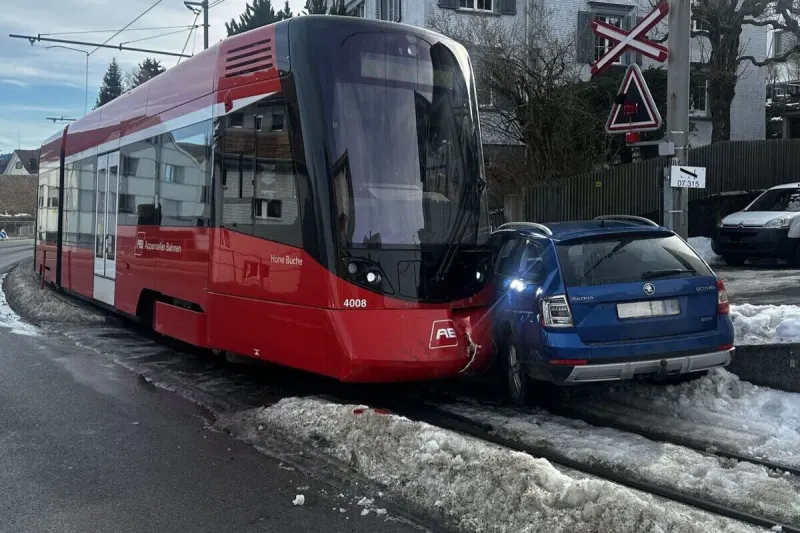 Unfall in Speicher AR – Auto kollidiert mit Zugkomposition