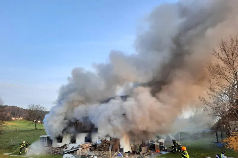 Geboltskirchen – Garage in Flammen aufgegangen