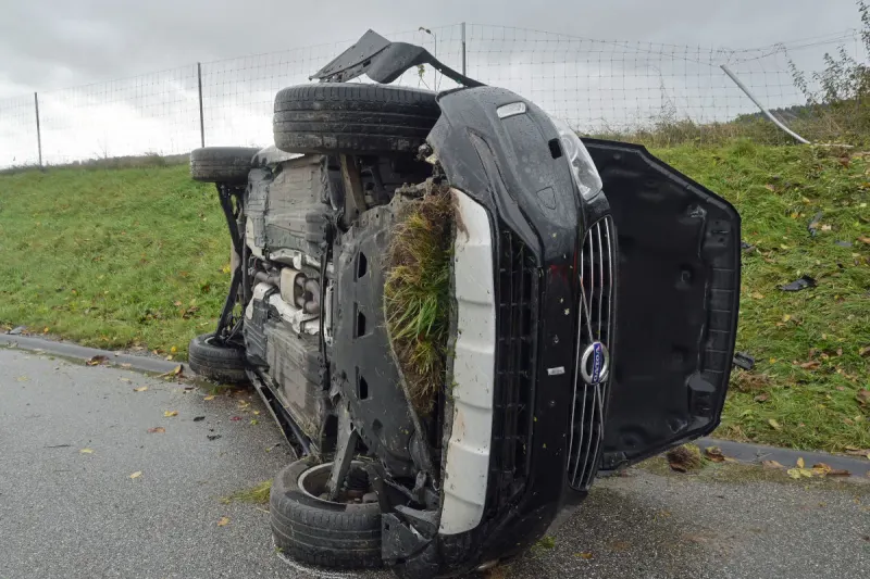 Dagmersellen LU – Auto kippt bei Unfall 