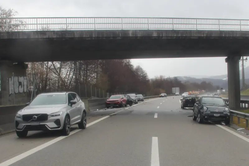Glatteisregen im Kanton Jura – Unfälle und Verkehrsbehinderungen