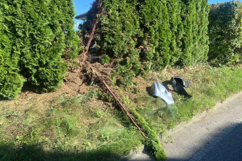 Wohlen AG -  Beim Verkehrsunfall überschlägt sich das Auto