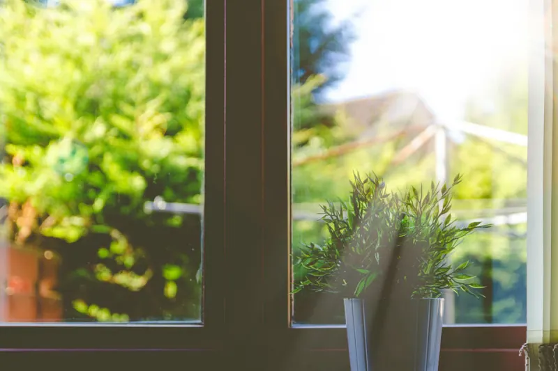 Bezirk Vöcklabruck - Kleinkind drohte aus Fenster zu fallen!