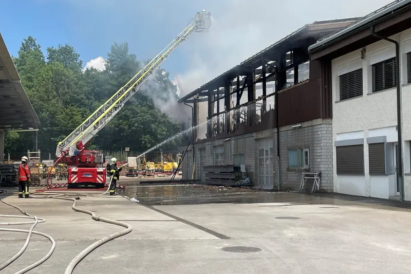 Hefenhofen TG - Lagerhallenbrand verursacht hohen Sachschaden 