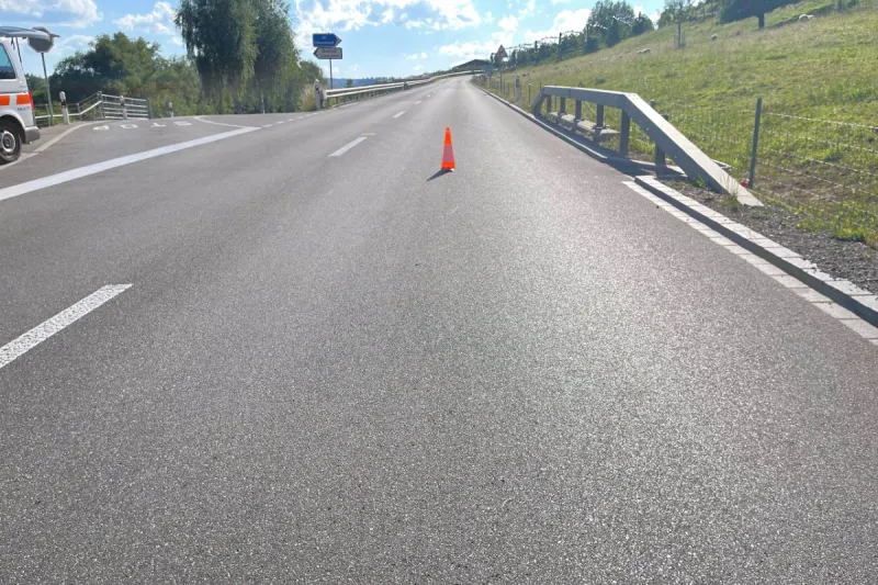  Oberuzwil SG - Unfall zwischen zwei Autos – Unfallverursacher fährt davon!
