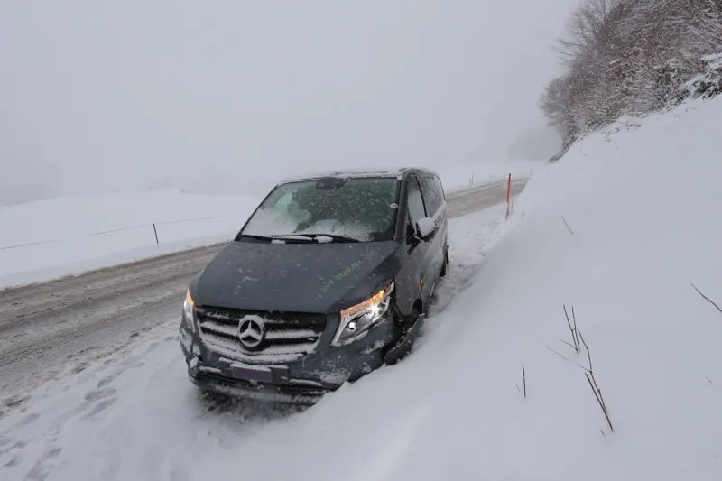 Enggenhütten AI – Auf schneebedeckter Strasse verunfallt