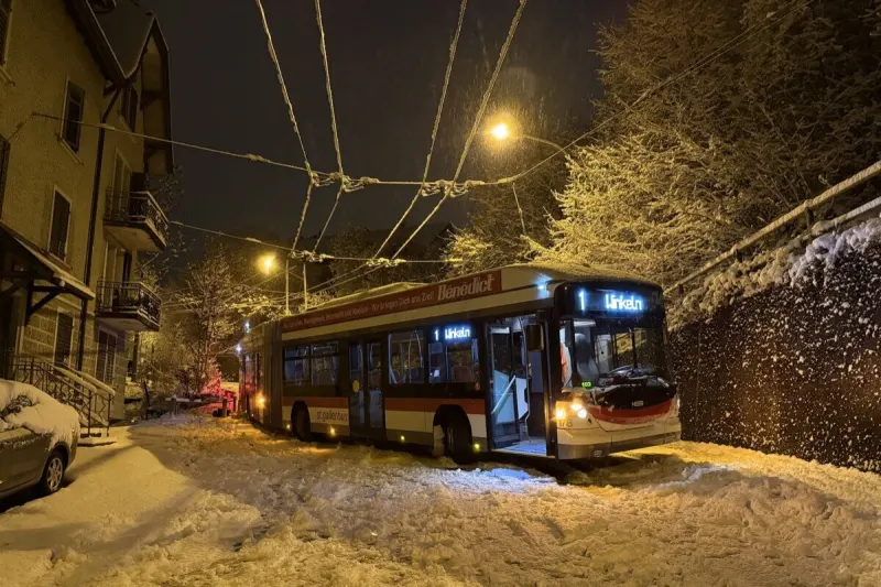 St.Gallen – Bus steckt im Schnee fest
