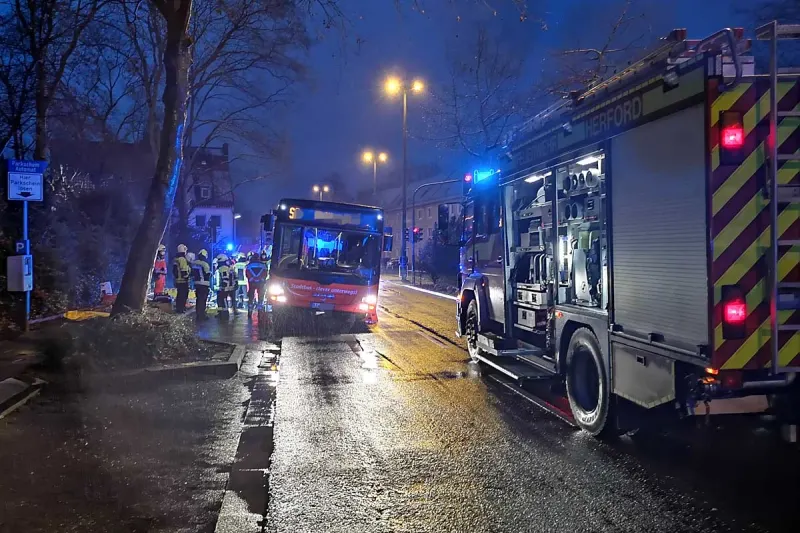 Herford - 18-Jährige von Bus erfasst und eingeklemmt - tot!