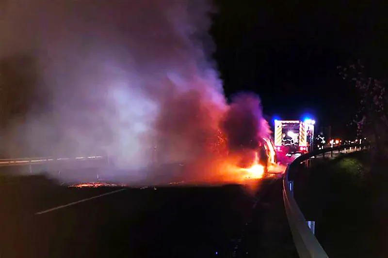 Albach - Fahrer bei Pkw-Brand verletzt