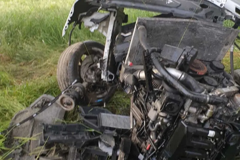 Grimsing - Motorblock bei schwerem Unfall aus BMW gerissen
