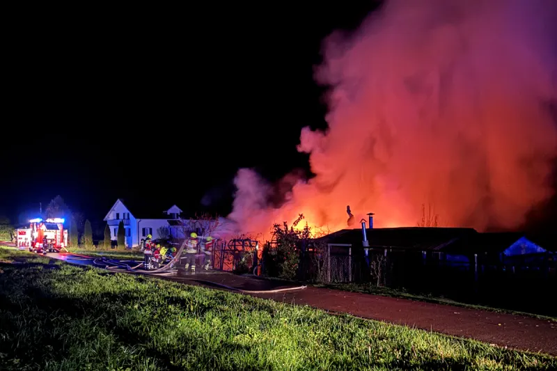 Islikon TG – Schrebergartenhaus geht in Flammen auf