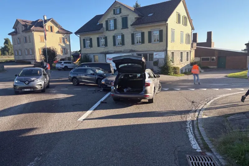 Bernhardzell SG – Unfall zwischen drei Autos