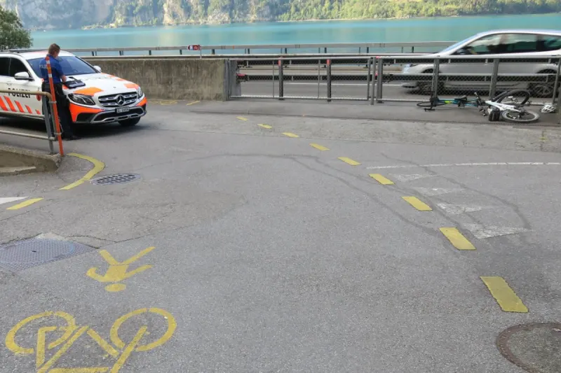 Verkehrsunfall in Obstalden GL - Eine Velofahrerin muss von der Rega ins Spital geflogen werden