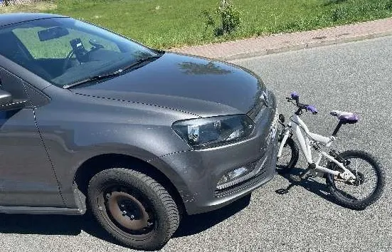 Velpke – Kind auf Fahrrad von Auto erfasst