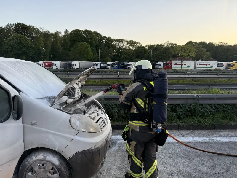 Pkw-Brand auf Rastplatz an der BAB 3 in Hünxe