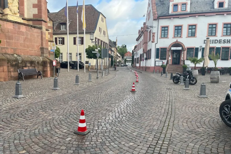 Deidesheim – Motorradfahrer und Fahrradfahrer stürzen wegen Ölspur
