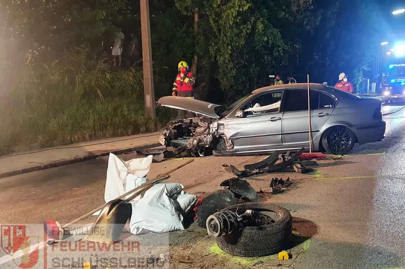 Grieskirchen - Drei Verletzte und Stromausfall nach schwerem Unfall