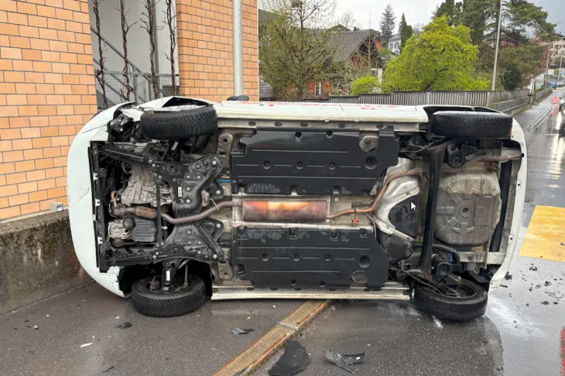 Mitlödi GL – Unfall wegen Ableknug