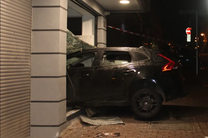 Kleve – Einbruch mit Volvo in Juweliergeschäft