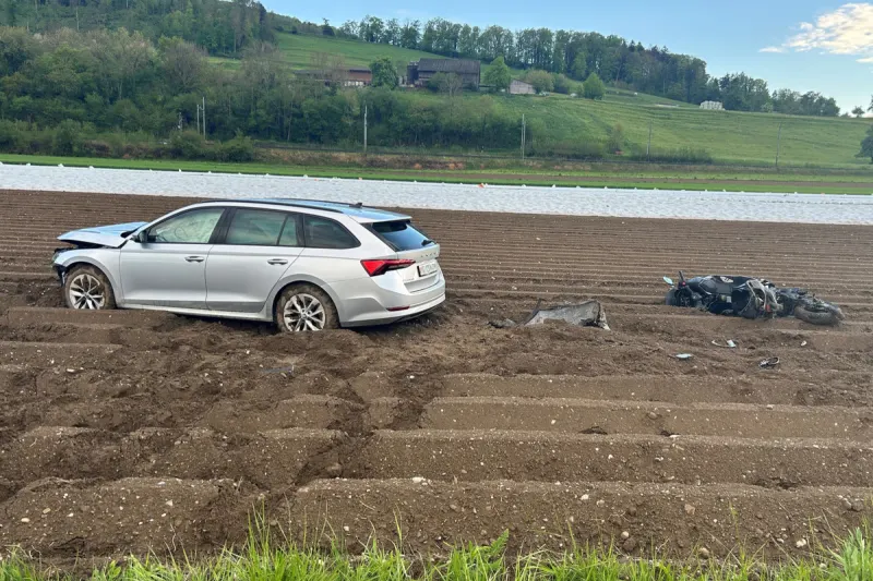 Unfall in Eschenz TG – Zwei Verletzte bei Zusammenstoss zwischen Auto und Motorrad 