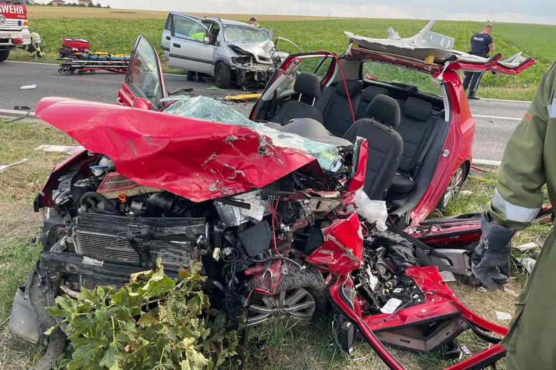 Tragischer Frontalcrash in Gramatneusiedl - Mann tot, Vater und kleine Tochter schwer verletzt