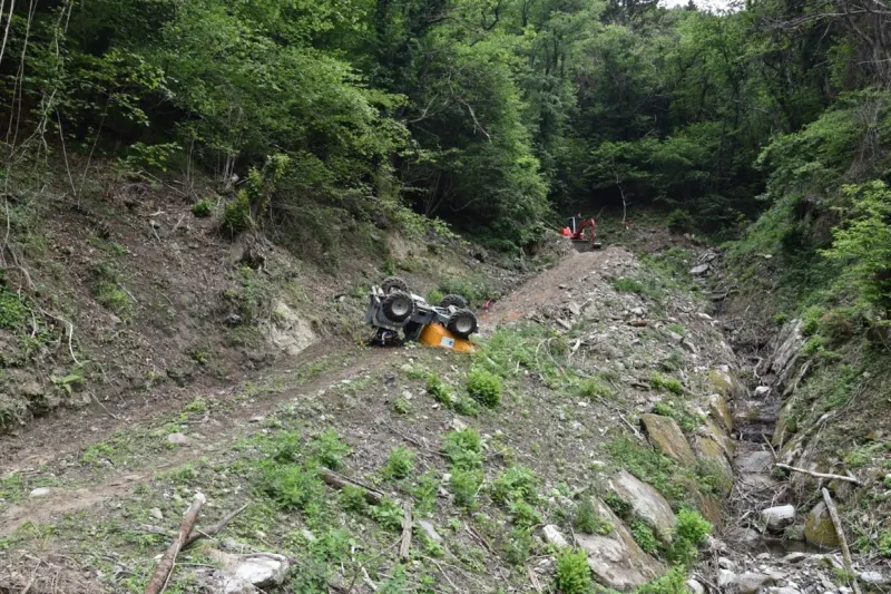 San Vittore GR - Dumper überschlägt sich – Arbeiter verletzt