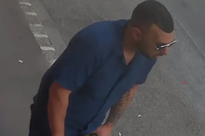 Brutaler Raub an Seniorin in Wien – Polizei veröffentlicht Täterfoto