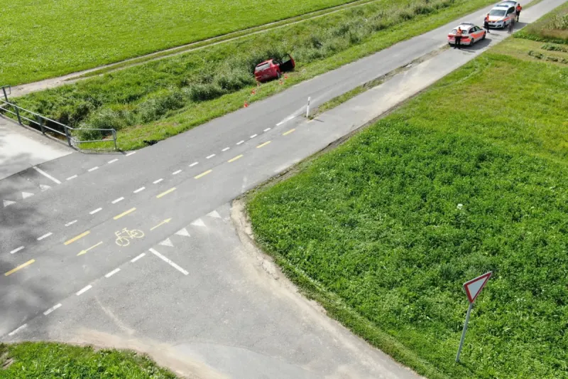 Salez SG - 32-Jähriger kommt von Fahrbahn ab