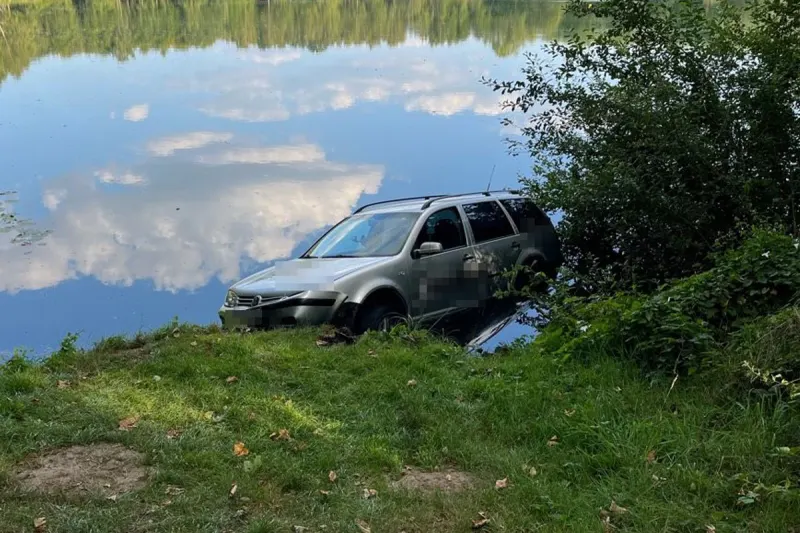Dülmen NW – Auto alkoholisiert in Teich gefahren