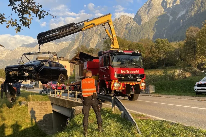 Stampa GR – Auto stürzt bei Unfall drei Meter - Lenker eingeschlafen