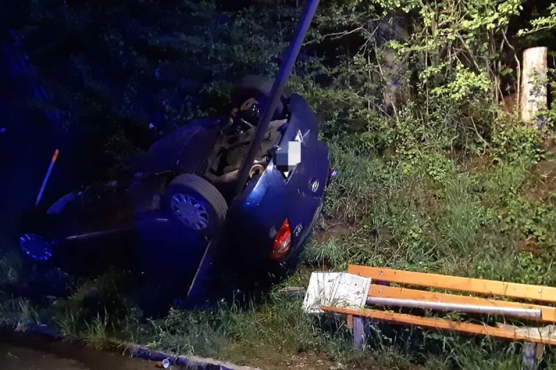 Schwerer Unfall in Mitterbach – Gegen Betonschacht gekracht und überschlagen