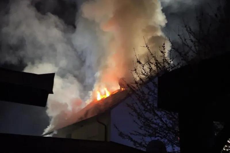 Sonnefeld – Mann bei Wohnhausbrand schwer verletzt