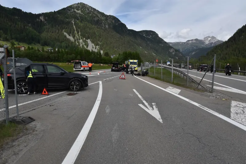 Sufers GR – Kollision zwischen Personenwagen und Motorrad