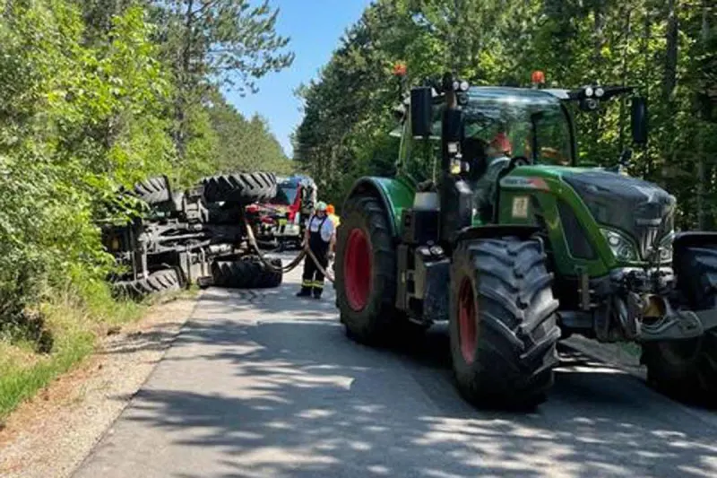 Schwerer Traktorunfall zwischen Bad Fischau und Dreistetten