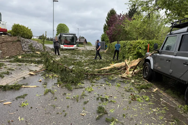 St. Gallen – Blitz schlägt ein – Bus und Häuser beschädigt