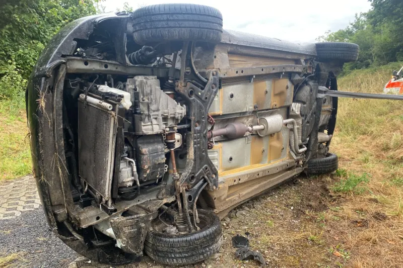 Zufikon AG - Autofahrerin musste nach dem Unfall aus dem Fahrzeug geborgen werden