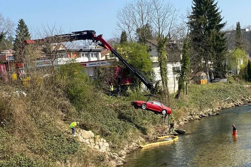 Laufen BL – Ungesicherter Personenwagen rollt in die Birs