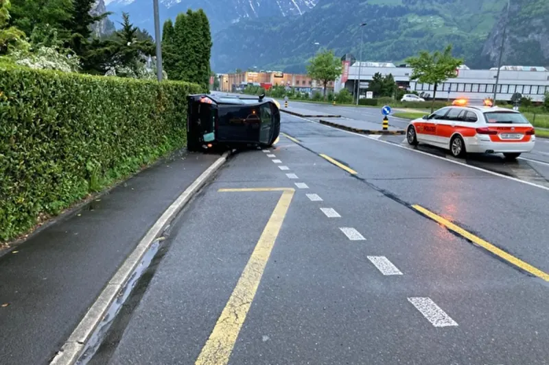 Schattdorf UR - Spektakulärer Verkehrsunfall endet glimpflich