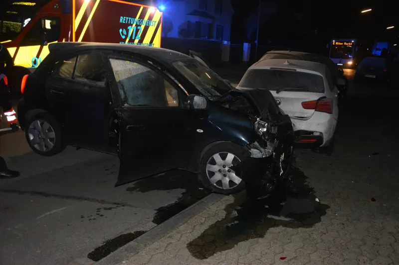 Herford – 37-Jähriger fährt in geparkte Autos – Drei Fahrzeuge stark beschädigt