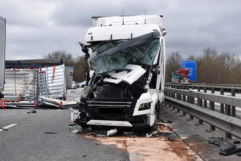 Fleestedt - Schwerer Lkw-Unfall auf der Autobahn