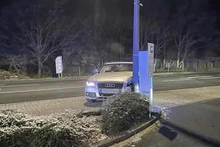 Heiligenhaus – 29-Jähriger kommt unter Alkoholeinfluss von der Fahrbahn ab