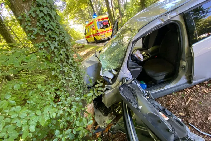 Verkehrsunfall in Gretzenbach SO - Mit Auto in Baum geprallt – Fahrzeuglenker verletzt