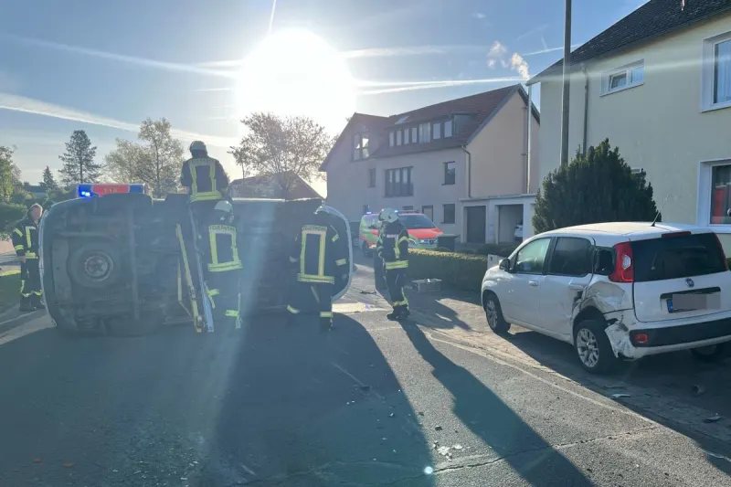 Borgentreich – Fahrer und zwei Kinder nach Alleinunfall verletzt