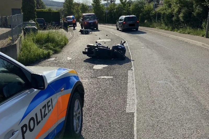 Laufen BL - Rollerfahrer übersieht einen weiteren Rollerfahrer