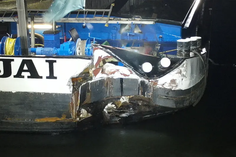 Dortmund – Wassereinbruch in Frachtschiff nach Unfall mit Spundwand