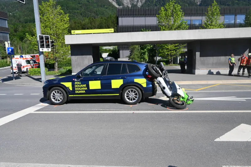 Schaan – Motorrad kollidiert mit stillstehendem Personenwagen